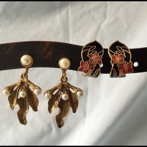 2 pairs gold tone clip on earrings